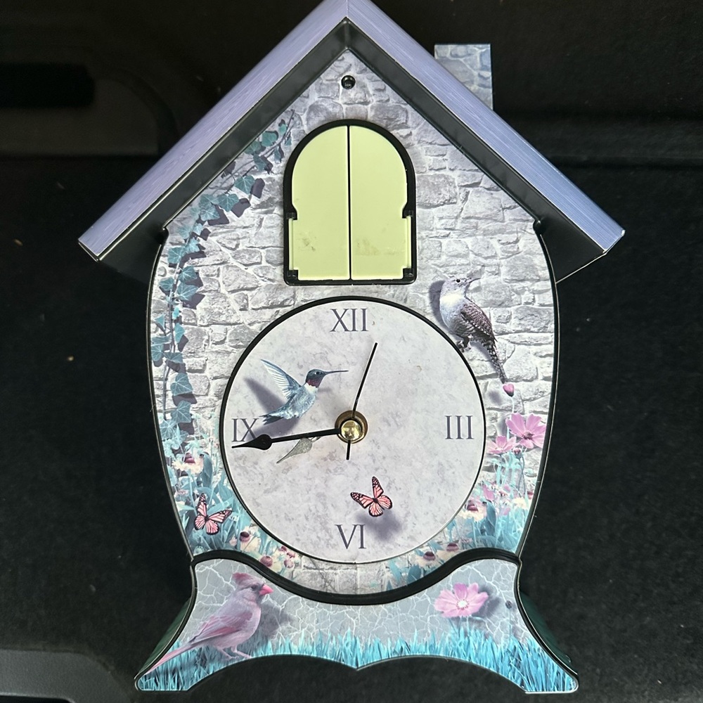 Charming Birdhouse Wall Clock with Nature Motif